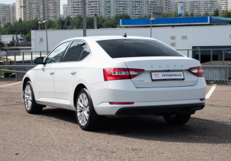 Подержанный автомобиль Skoda Superb Liftback 2021 года (7 фото)