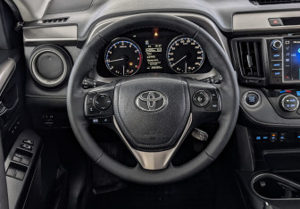Подержанный автомобиль Toyota RAV4 2018 года (22 фото)
