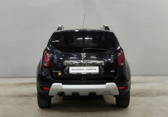 Подержанный автомобиль Renault Duster 2017 года (6 фото)