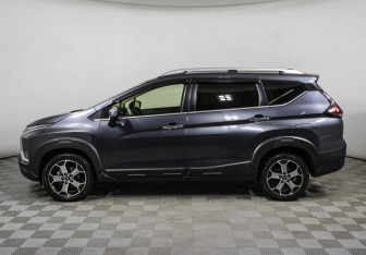 Подержанный автомобиль Mitsubishi Xpander 2022 года (8 фото)