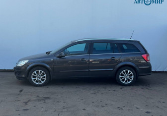 Подержанный автомобиль Opel Astra Wagon 2011 года (5 фото)