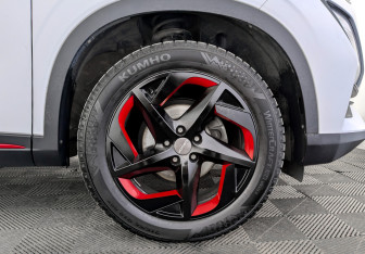 Подержанный автомобиль Omoda C5 2023 года (18 фото)