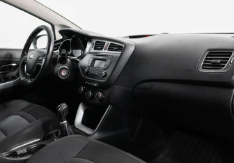 Подержанный автомобиль Kia Ceed Hatchback 2012 года (7 фото)