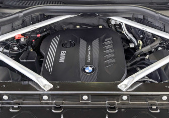 Подержанный автомобиль BMW X6 2020 года (9 фото)