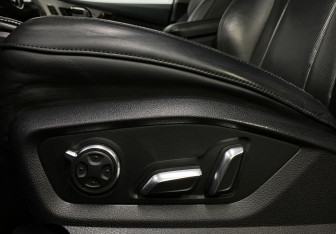Подержанный автомобиль Audi Q7 2015 года (27 фото)