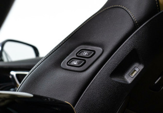 Подержанный автомобиль Kia Carnival 2020 года (16 фото)