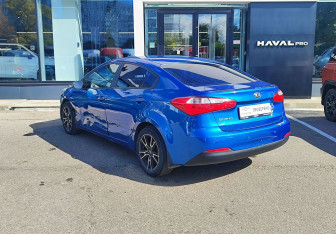 Подержанный автомобиль Kia Cerato Sedan 2013 года (7 фото)