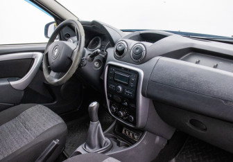 Подержанный автомобиль Renault Duster 2012 года (10 фото)