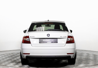 Подержанный автомобиль Skoda Octavia Liftback 2017 года (6 фото)