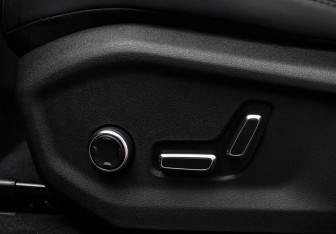 Подержанный автомобиль Geely Monjaro 2023 года (13 фото)