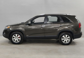 Подержанный автомобиль Kia Sorento 2012 года (8 фото)