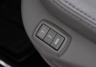 Подержанный автомобиль Cadillac SRX 2013 года (16 фото)