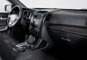 Подержанный автомобиль Kia Sorento 2012 года (9 фото)