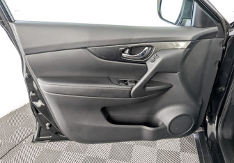 Подержанный автомобиль Nissan X-Trail 2016 года (19 фото)