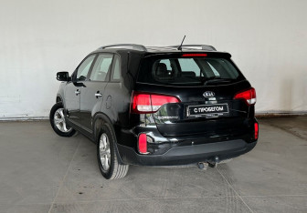 Подержанный автомобиль Kia Sorento 2013 года (6 фото)