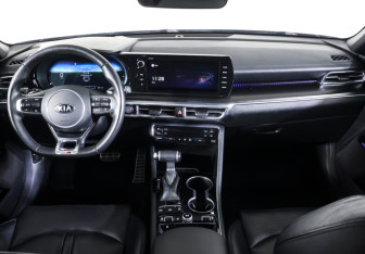 Подержанный автомобиль Kia K5 2021 года (13 фото)