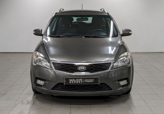 Подержанный автомобиль Kia Ceed Wagon 2010 года (2 фото)