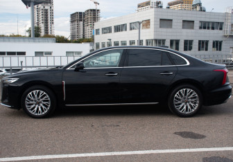 Подержанный автомобиль Hongqi H5 2024 года (8 фото)