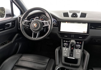 Подержанный автомобиль Porsche Cayenne 2020 года (29 фото)