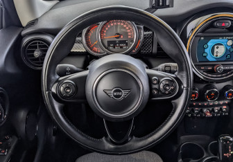 Подержанный автомобиль MINI Hatch 2019 года (21 фото)