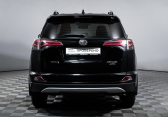 Подержанный автомобиль Toyota RAV4 2018 года (6 фото)