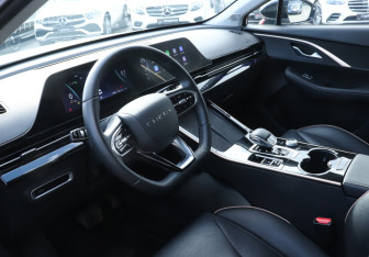 Подержанный автомобиль Omoda C5 2023 года (13 фото)