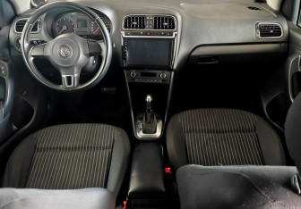 Подержанный автомобиль Volkswagen Polo Sedan 2012 года (11 фото)