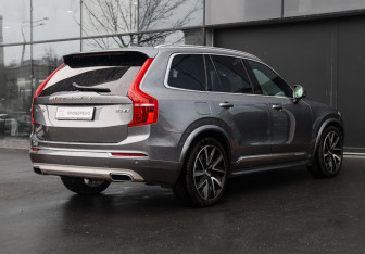 Подержанный автомобиль Volvo XC90 2019 года (4 фото)
