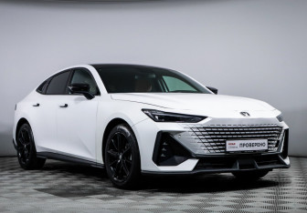 Подержанный автомобиль Changan UNI-V 2022 года (3 фото)