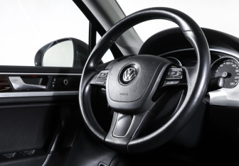 Подержанный автомобиль Volkswagen Touareg 2013 года (13 фото)