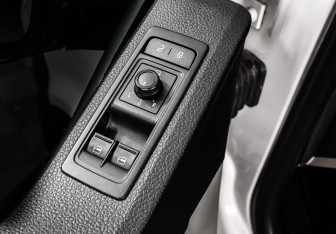 Подержанный автомобиль Volkswagen Transporter Van 2018 года (12 фото)