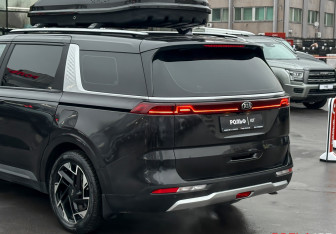 Подержанный автомобиль Kia Carnival 2021 года (24 фото)