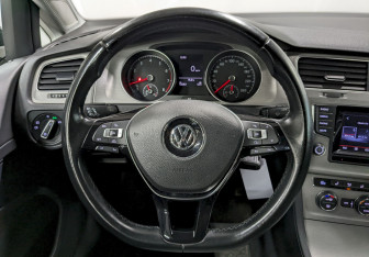 Подержанный автомобиль Volkswagen Golf Hatchback 2014 года (24 фото)