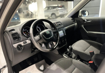 Подержанный автомобиль Skoda Yeti 2013 года (8 фото)