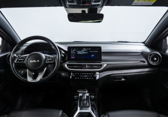 Подержанный автомобиль Kia K3 Sedan 2024 года (11 фото)