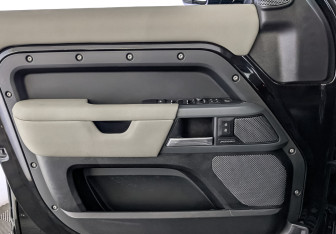 Подержанный автомобиль Land Rover Defender Suv 2021 года (19 фото)