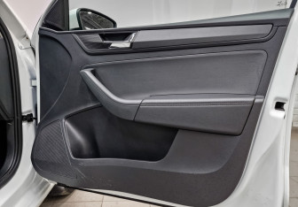 Подержанный автомобиль Skoda Rapid Liftback 2022 года (24 фото)