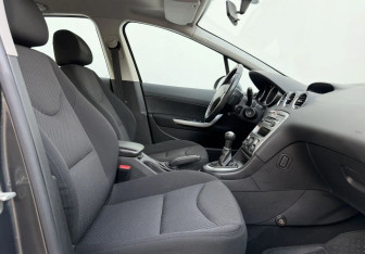 Подержанный автомобиль Peugeot 408 2013 года (10 фото)