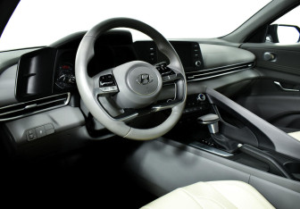 Подержанный автомобиль Hyundai Elantra Sedan 2021 года (10 фото)