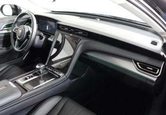 Подержанный автомобиль Hongqi H5 2024 года (10 фото)