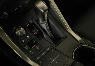 Подержанный автомобиль Lexus NX 2021 года (16 фото)