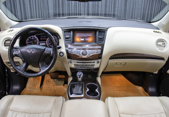 Подержанный автомобиль Infiniti QX60 2019 года (16 фото)