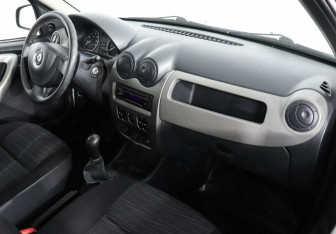 Подержанный автомобиль Renault Sandero 2012 года (5 фото)