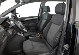 Подержанный автомобиль Opel Zafira Compactvan 2012 года (20 фото)