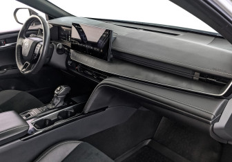 Подержанный автомобиль Toyota Camry Sedan 2024 года (13 фото)