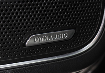 Подержанный автомобиль Hongqi H5 2024 года (17 фото)