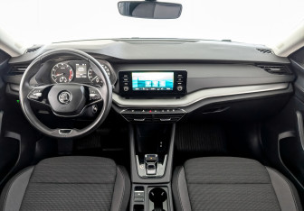 Подержанный автомобиль Skoda Octavia Liftback 2021 года (14 фото)