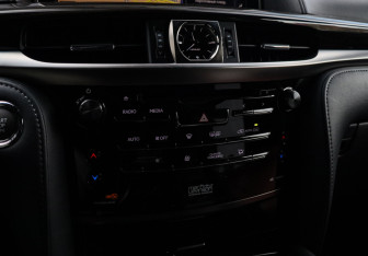 Подержанный автомобиль Lexus LX 2017 года (32 фото)