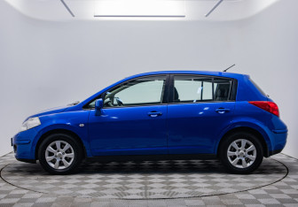 Подержанный автомобиль Nissan Tiida Hatchback 2008 года (2 фото)