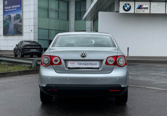 Подержанный автомобиль Volkswagen Jetta Sedan 2008 года (6 фото)
